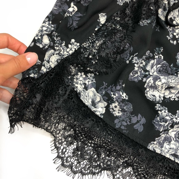 ⚡️Lacey Shorts - Picture 2 of 4